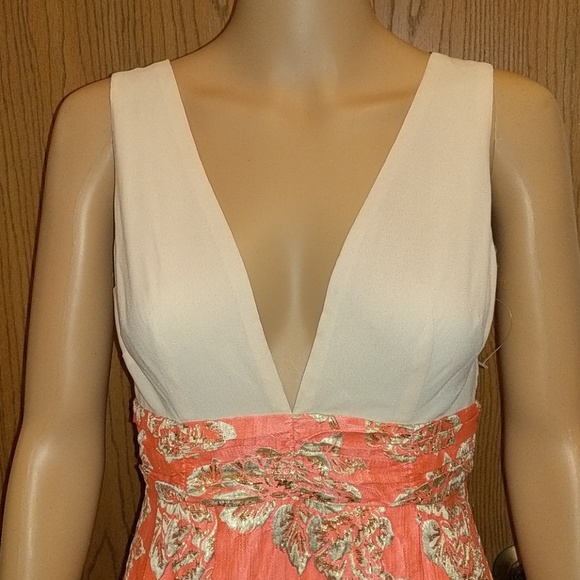 Luxxel Dress - Picture 2 of 5